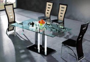 Прозрачные решения: стеклянные столы в интерьере